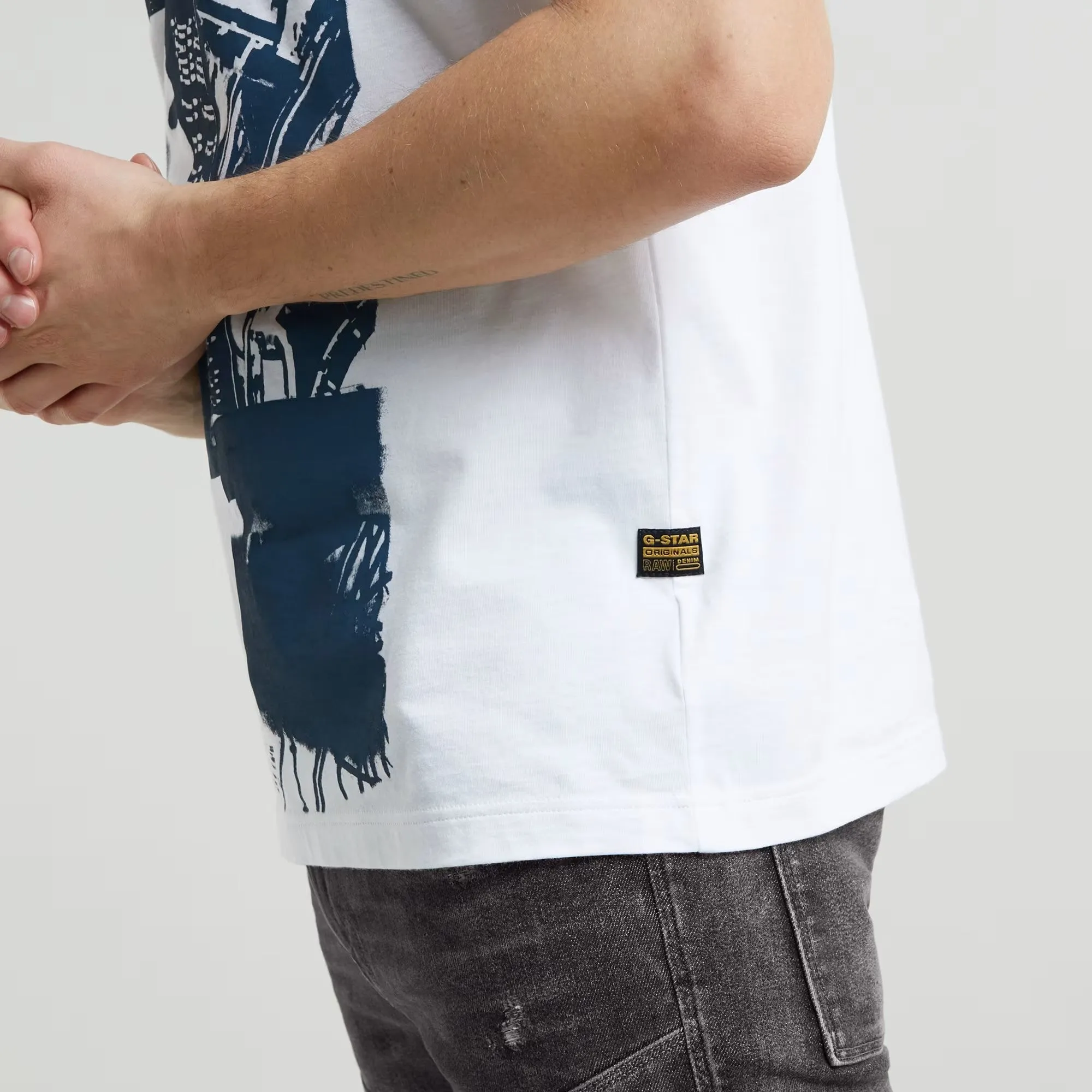 Magazine Print R Tee (White) - GD25532336110