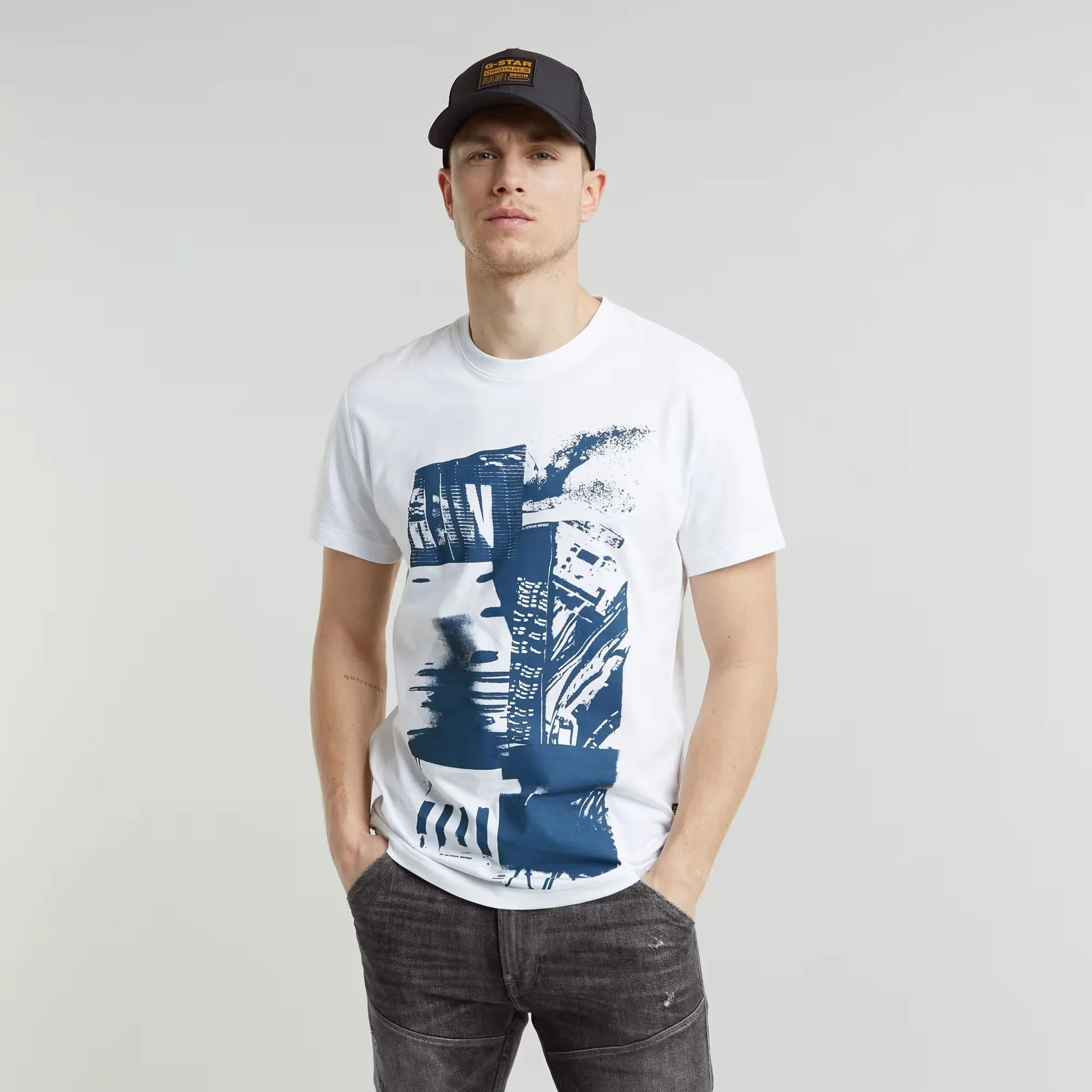 Magazine Print R Tee (White) - GD25532336110